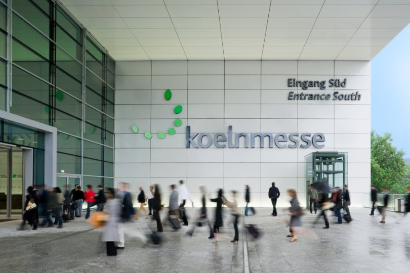 Der Eingang der Koelnmesse, wo die 55. Ausgabe der Art Cologne stattfindet, Copyright & Foto: Koelnmesse / ART COLOGNE