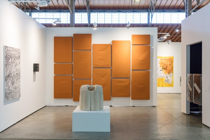 Franz Erhard Walther, 2018, KOW, Messestand C20/D23, Vienna Contemporary | Foto: kunst-dokumentation.com
