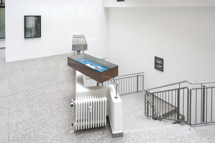 Julian Turner, Treppenwitz der Geschichte, 2018, Ausstellungsansicht, Filiale, Frankfurt