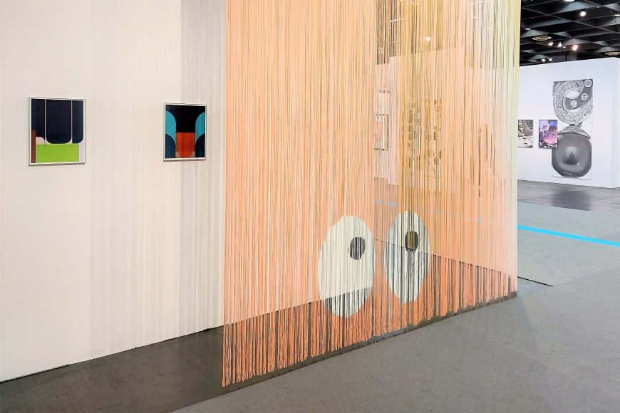 ERIKA HOCK, MAYA SHIRAKAWA bei der Galerie Cosar auf der Art Cologne 2021, Foto: PARNASS