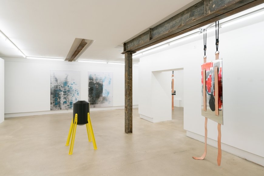 Eva Grubinger, Timo Seber & Johannes Tassilo Walter, 2019, Ausstellungsansicht, Nir Altman hosting Galerie Tobias Naehring, Various Others 2019, München