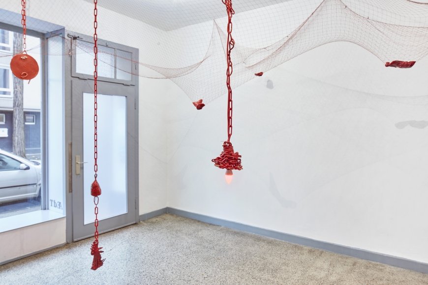 Karoline Dausien,  Giorgio/Tower, 2019, Ausstellungsansicht, ÆdT – Am Ende des Tages, Düsseldorf © Karoline Dausien, Fotos: A.R.