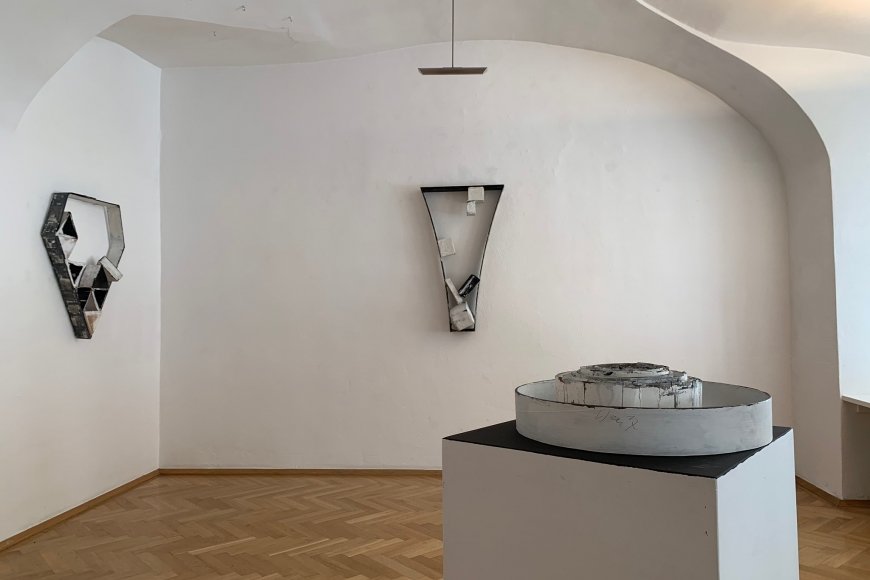 Walter Weer. Aufgeworfene Fragen, Ausstellungsansicht Galerie Ulrike Hrobsky, 2019 (Foto: © Silvie Aigner)