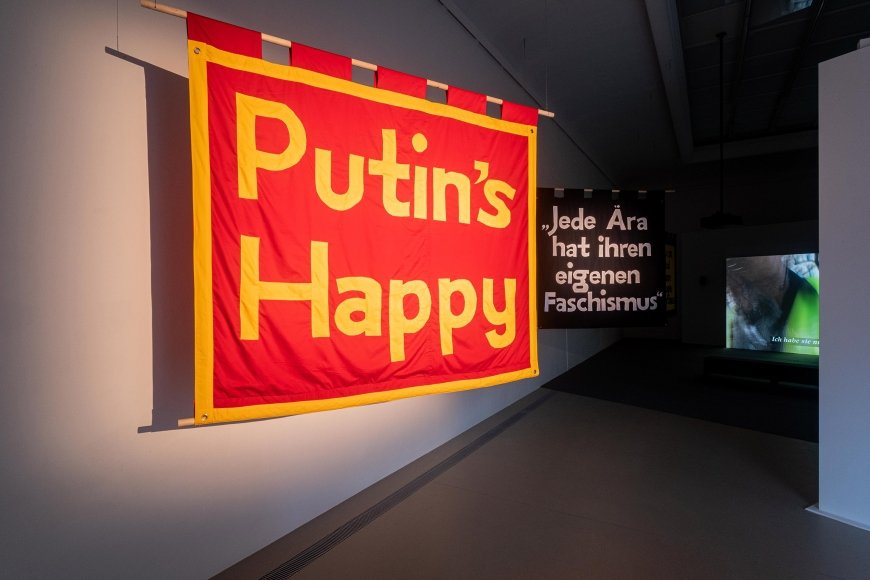 Jeremy Deller, Putin's Happy, 2019, Film, Künstlerhaus, Halle für Kunst & Medien, Foto: Mathias Völzke 
