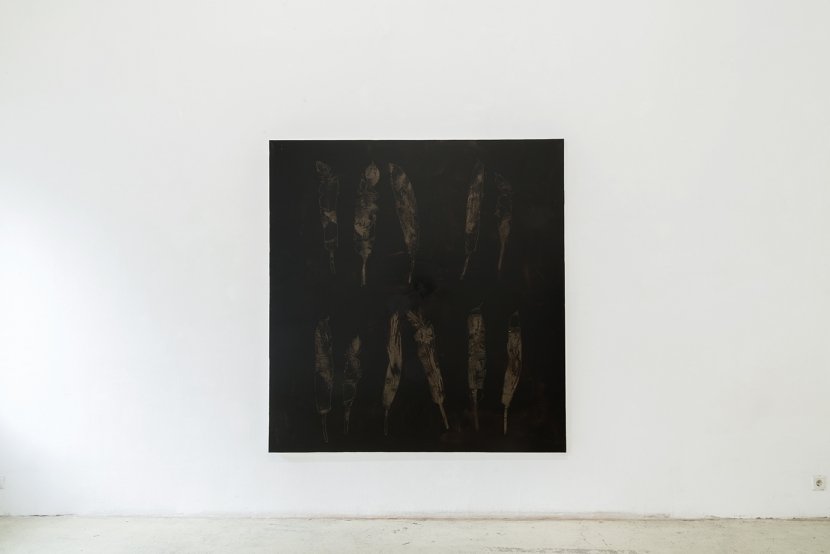 Nora Kapfer, untitled, 2018, Bitumen auf Leinwand, 190 x 180 cm