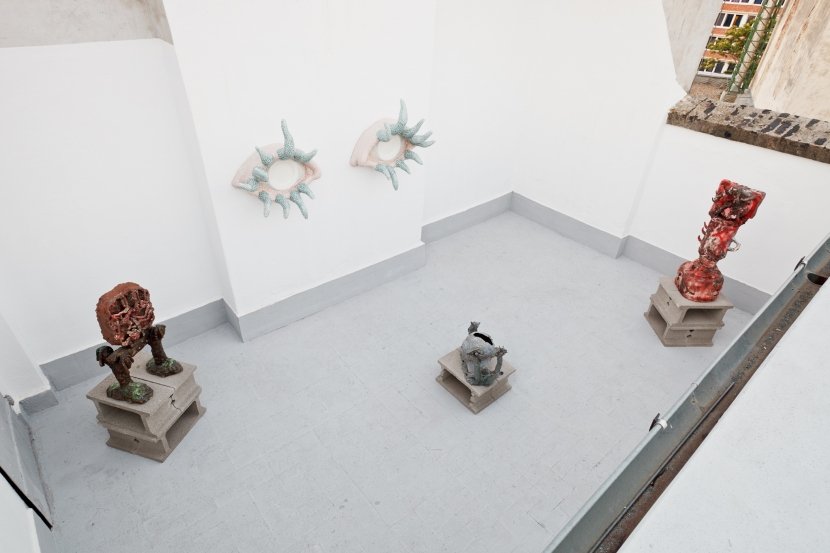 Tom Volkaert & Zsófia Keresztes, Sunbaked Thirst With Love, 2019, Ausstellungsansicht, ENA Viewing Space, Budapest