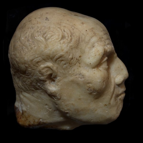 Reliefkopf eines Boxers, Erste Hälfte 1. Jahrhundert n. Chr., Marmor, 17 x 17,5 cm | Bild: Christoph Bacher Archäologie Ancient Art