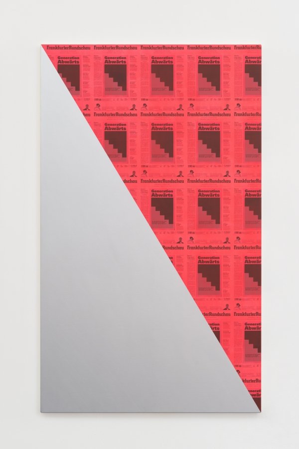 Nick Oberthaler, O.T. (Frankfurter Rundschau 3.8.16/GenerationAbwärts), 2016-2019, UV Druck und Acryl auf Mischgewebe, 200 x 120 cm