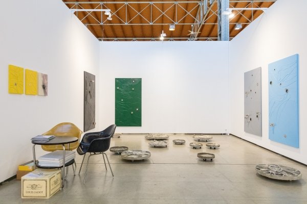James Lewis, 2018, Galerie Hubert Winter, Messestand F16 (ZONE1), Vienna Contemporary | Foto: kunst-dokumentation.com
