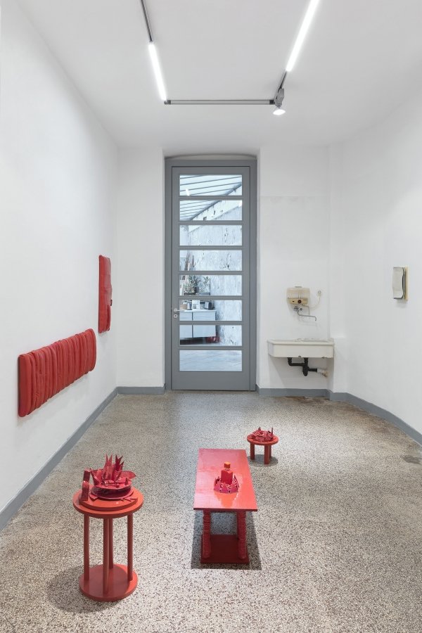 Karoline Dausien,  Giorgio/Tower, 2019, Ausstellungsansicht, ÆdT – Am Ende des Tages, Düsseldorf © Karoline Dausien, Fotos: A.R.