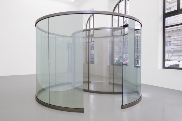Little Perforated, Cylinder inside Big Two-Way Mirror Cylinder, Outdoor-Pavillon, 2019, Beidseitig verspiegeltes Glas, Edelstahl, Edelstahllochblech, 230 (H) x 360 x 360 cm