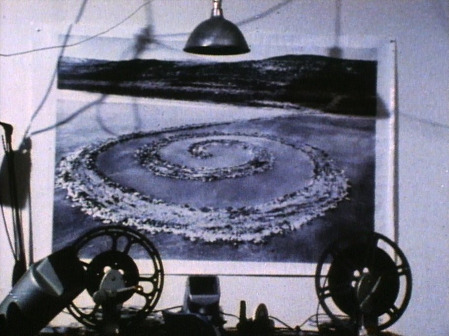 Robert Smithson, Spiral Jetty, 1970 16 mm Film auf Video, 35 Min, Farbe, Ton Courtesy of the Holt/Smithson Foundation and Electronic Arts Intermix (EAI), New York © Bildrecht, Wien, 2019
