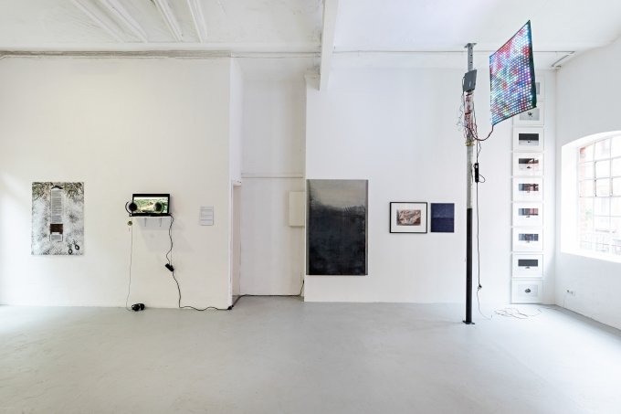 Gruppenausstellung, HARSH ASTRAL. The Radiants, 2018, Ausstellungsansicht, Halle für Kunst Lüneburg, Lüneburg 