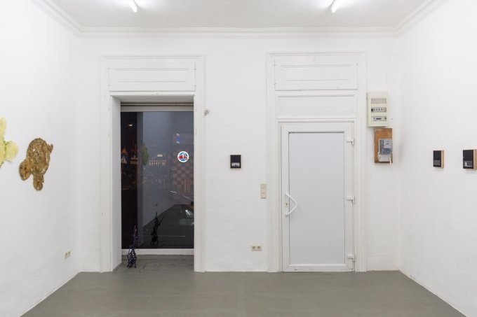 Samuel Linus Gromann & Pedro Herrero Ferrán, Spinner of Yarn, Ausstellungsansicht, Gärtnergasse, Wien