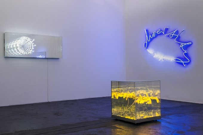 Brigitte Kowanz, Matter of Reflection, 2019, Ausstellungsansicht, Häusler Contemporary, Zürich/München | Foto.Thomas Hitchcock
