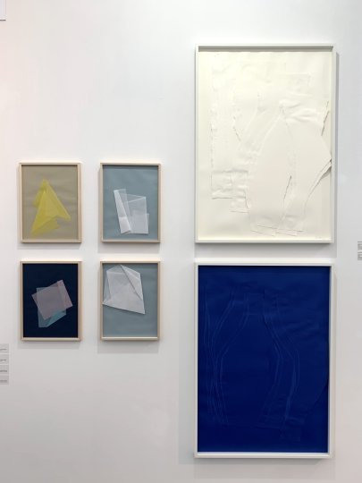 zs art Galerie, Marie-France Goerens, Pliage, 2020, Collagen, Papierfaltung auf Papier, Foto: PARNASS