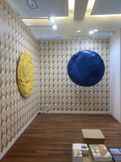Galerie Semjon Contemporary, Ursula Sax, Paper Art Award in Gold, Foto: PARNASS