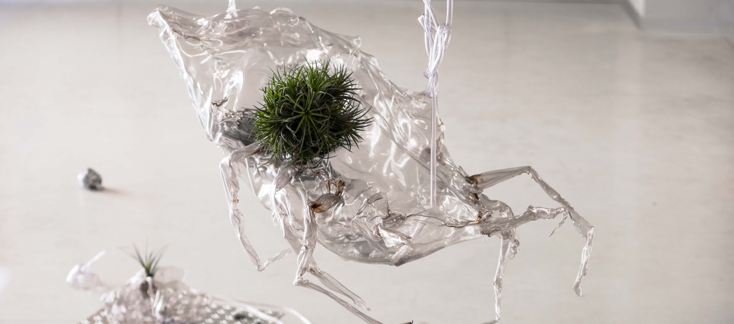 Yein Lee, My stomach feels funny II, 90 x 34 x 49 cm, Transparent PVC sheet, epoxy resin, broken cellphones, broken tablet, trapped two ants, a tillandsia, broken cables, 2019