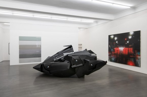 Blick in die Ausstellung Vollgas - Full Speed mit Werken von Gerhard Langenfeld, Sebastian Kuhn und Markus Willeke