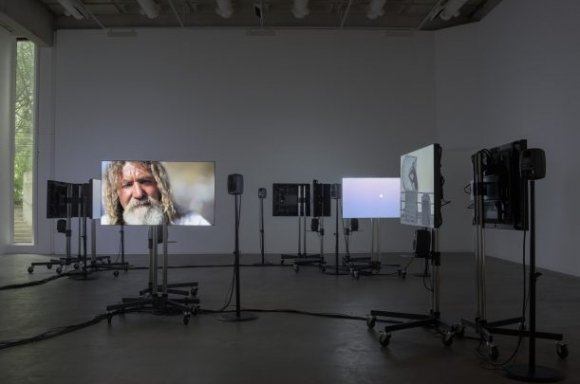 Gerard Byrne und Sven Anderson, A Visibility Matrix, 2018, Installationsansicht Douglas Hyde Gallery, Dublin, Foto: Louis Haugh
